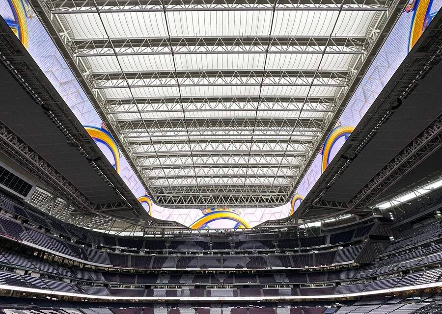 @FabrizioRomano: 🏟️✨ All set at the Bernabéu! @VCaleroM pic shows the closed roof decided by Real Madrid. 🔐