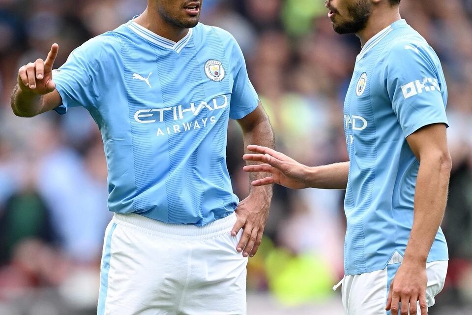 @FabrizioRomano: 🔵✨ Ruben Dias: “Rodri should win the Ballon d’Or! He had an impressive season”. “Not one… many in a row. He won the Euros, which is not found in every generation”. “Without a doubt a special player”, told @ESPNBrasil.