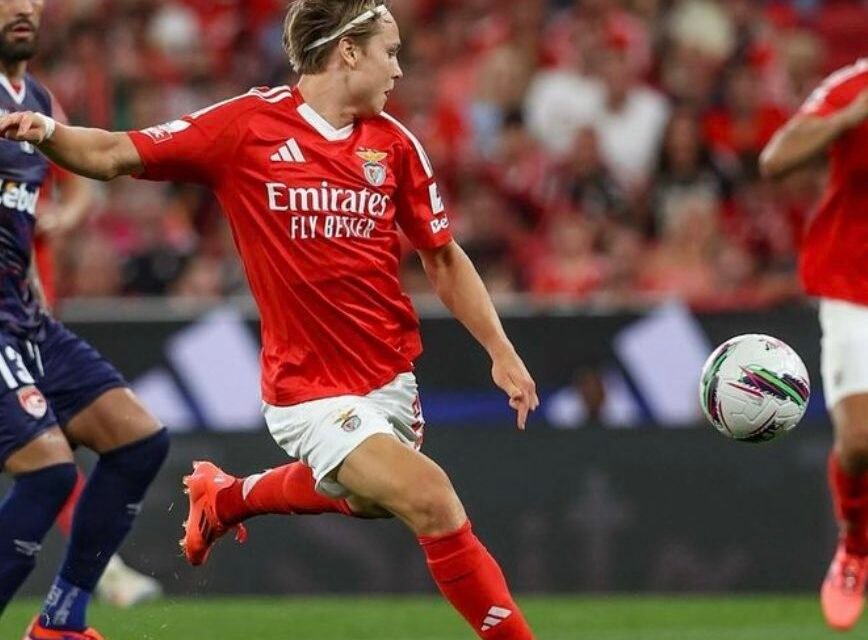 @FabrizioRomano: 🔴🇹🇷 Kerem Aktürkoğlu with an hat-trick for Benfica today, 10 G/A in 8 games… …and first goal for Schjelderup after loan, injury and now making an impact for the boy who made the Golden Boy 25 names list finalist.