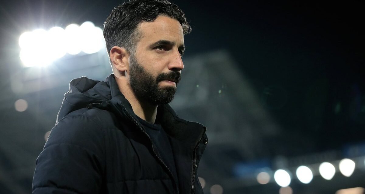 @FabrizioRomano: 🚨🔴 Manchester United have approached Sporting for Rúben Amorim as he’s the favorite candidate to replace Erik ten Hag. Talks ongoing, as @TheAthleticFC reports. Contract terms have also been discussed with Rúben Amorim’s camp in the recent hours.