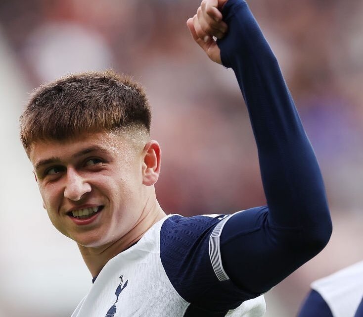@FabrizioRomano: ⚪️⚡️ James Maddison tells TNT Sports: “From minute 45 to 65… we thought we had Neymar on the left wing!”. 17 year old top talent Mikey Moore has been excellent again tonight for Spurs.