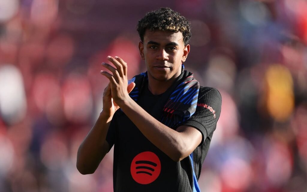 @FabrizioRomano: 🔵🔴 Hansi Flick: “It was a pleasure to watch Lamine Yamal vs Bayern… how he works and improves his defending”. “He did excellent defensive work against Bayern, pressing Alphonso Davies. He has to continue like that”.