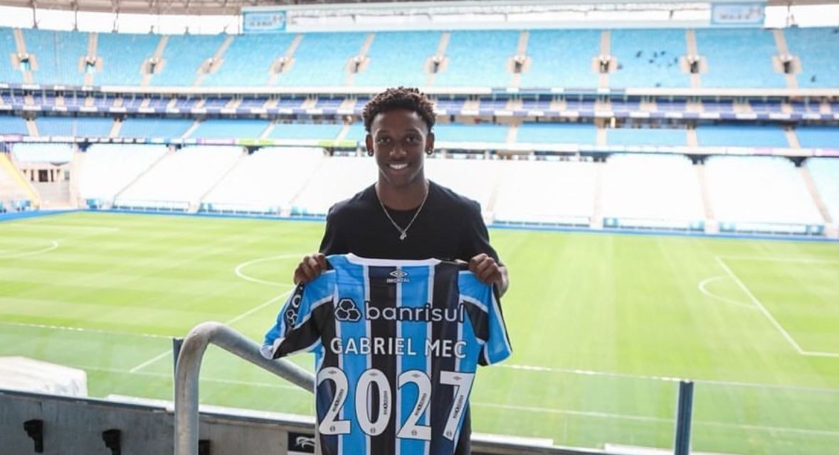 @FabrizioRomano: 🔵⚫️🇧🇷 After negotiations with Chelsea in the summer, Brazilian talent Gabriel Mec has signed a deal at Gremio valid until June 2027. This was already part of the plan for Mec before leaving Brazil, as he’s still 16.