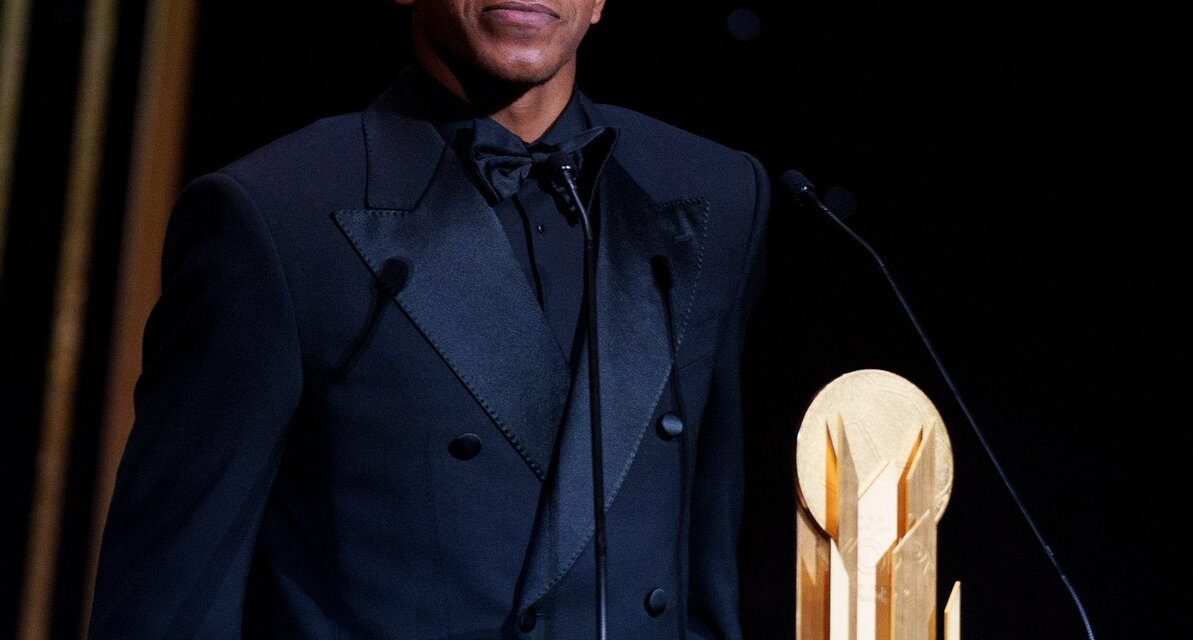 @FabrizioRomano: 🔵🔴✨ Lamine Yamal: “It’s a pride to receive this trophy. I dedicate this prize to my mother, my grandmother, to the team, the coaches. It’s for those who supported me”. “Visça el Barça y La capital 304”. 🤝🏻