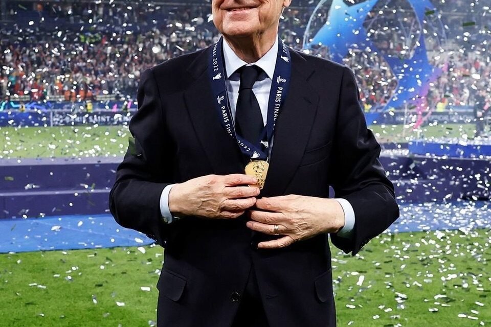 @FabrizioRomano: 🚨✨ Real Madrid are named the Men’s Club of the Year at the Ballon d’Or. No one from the club shows up at the ceremony as they all support Vini Jr.