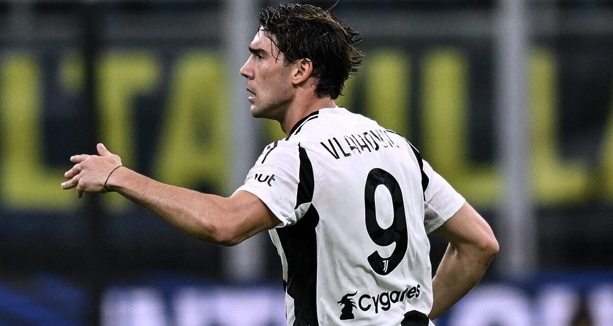 Vlahovic Juve, sempre più leader. Thiago Motta lo esalta, lui ha un nuovo ruolo nel gruppo: tutti i retroscena