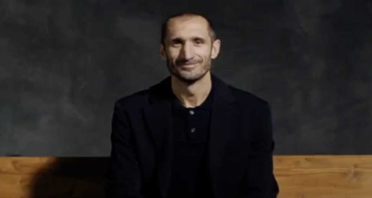 Chiellini fa gli auguri alla Juve: «Passione, legame, tradizione. Famiglia». Il messaggio fa impazzire i tifosi sui social