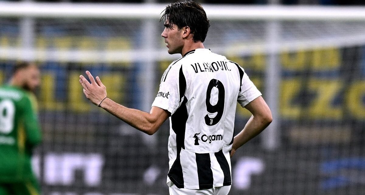 Vlahovic tocca pochi palloni in campo, Thiago Motta analizza così il momento dell’attaccante: «C’è un’altra cosa che conta di più»